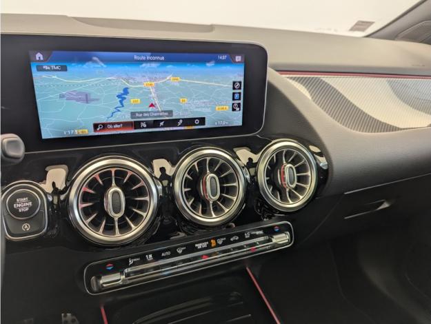 MERCEDES-BENZ GLA 200 AMG Line  
