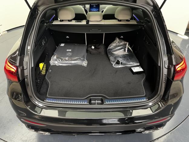 MERCEDES-BENZ GLC SUV GLC 300 e  Hybrid EQ 4MATIC AMG Line +  GLC 300 e  Hybrid EQ 4MATIC AMG Line +