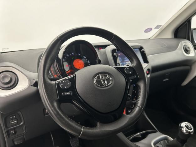 TOYOTA Aygo 1.0 VVT-i x-play  