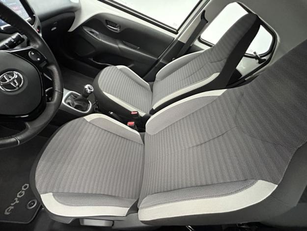 TOYOTA Aygo 1.0 VVT-i x-play  