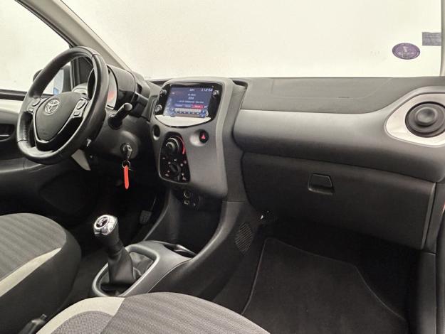 TOYOTA Aygo 1.0 VVT-i x-play  