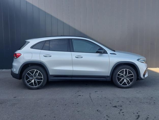 MERCEDES-BENZ EQA 250 AMG Line  