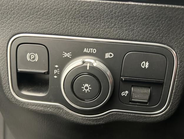 MERCEDES-BENZ GLA 200 d AMG Line  