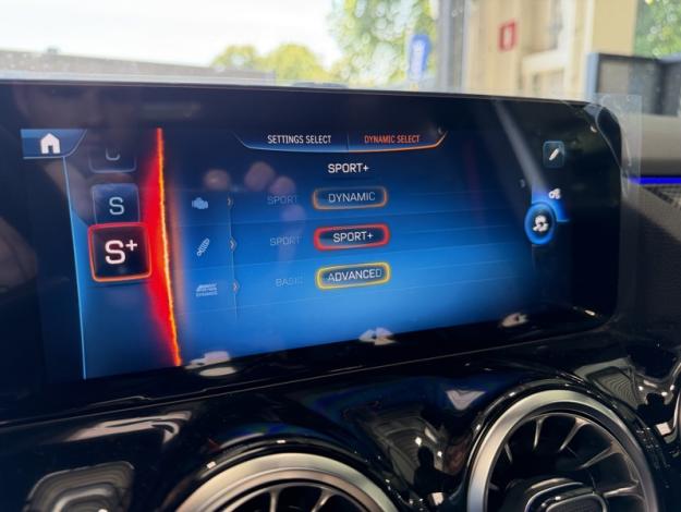 MERCEDES-BENZ GLA-Klasse Mercedes-AMG GLA 35 4MATIC Off-Roader