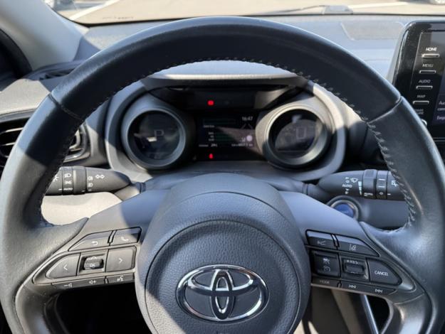 TOYOTA Yaris  116h Design  