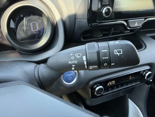 TOYOTA Yaris  116h Design  