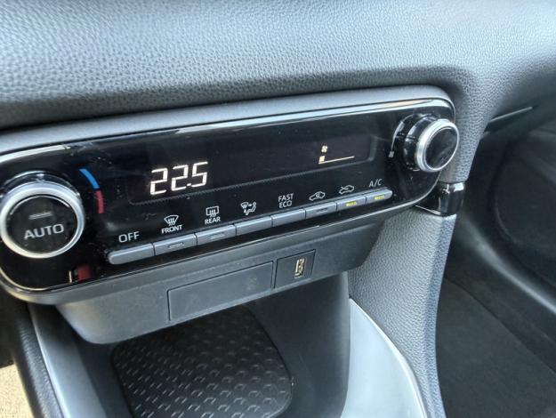 TOYOTA Yaris  116h Design  