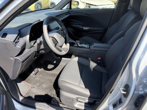 LEXUS LBX 1.5 136H 2WD Emotion  TECH