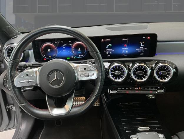 MERCEDES-BENZ A 250 e AMG Line  