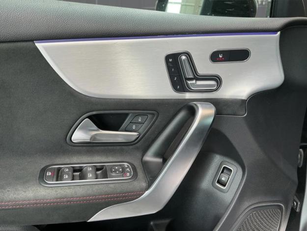 MERCEDES-BENZ A 250 e AMG Line  