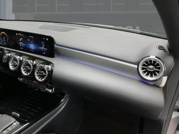 MERCEDES-BENZ A 250 e AMG Line  