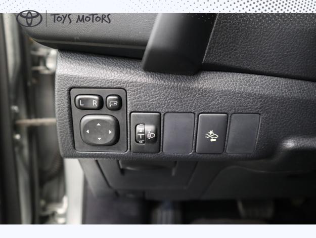 TOYOTA Auris Hybride 136h Design  