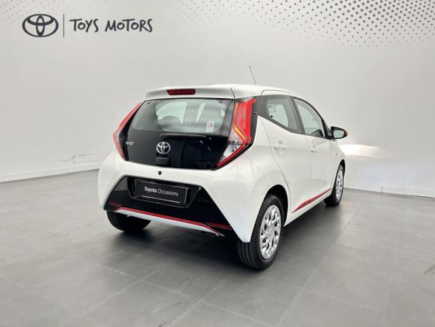 TOYOTA Aygo 1.0 VVT-i x-play  