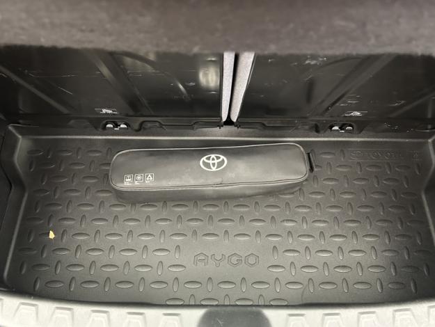 TOYOTA Aygo 1.0 VVT-i x-play  