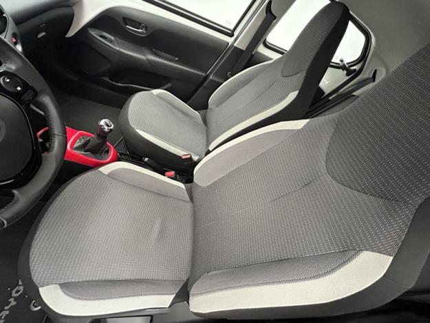 TOYOTA Aygo 1.0 VVT-i x-play  