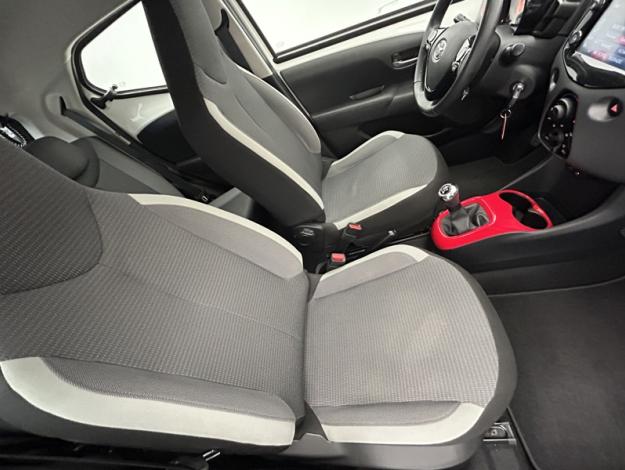 TOYOTA Aygo 1.0 VVT-i x-play  
