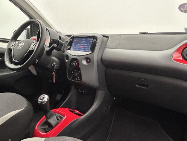 TOYOTA Aygo 1.0 VVT-i x-play  