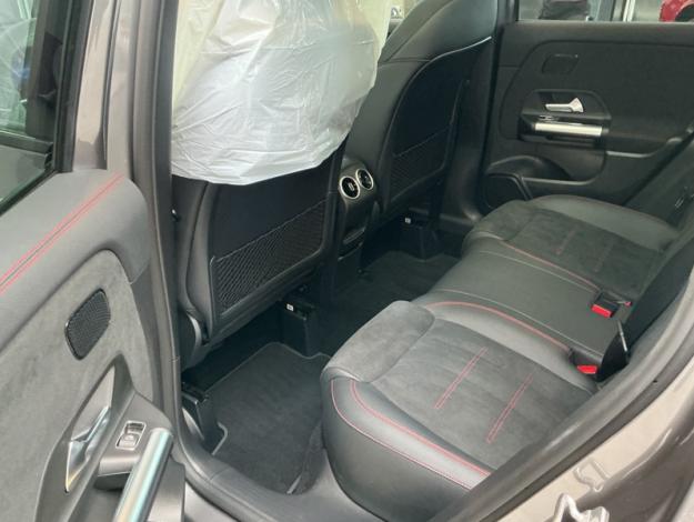 MERCEDES-BENZ GLA 180 AMG Pack Night Toit Pano  
