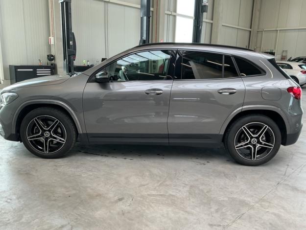 MERCEDES-BENZ GLA 180 AMG Pack Night Toit Pano  