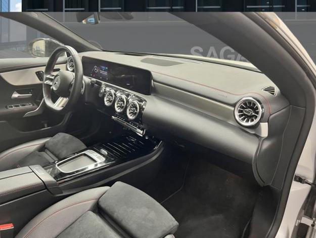 MERCEDES-BENZ CLA 180 Shooting Brake AMG Line Premium Plus 