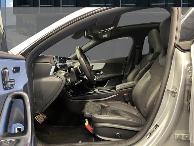 MERCEDES-BENZ CLA 180 Shooting Brake AMG Line Premium Plus 