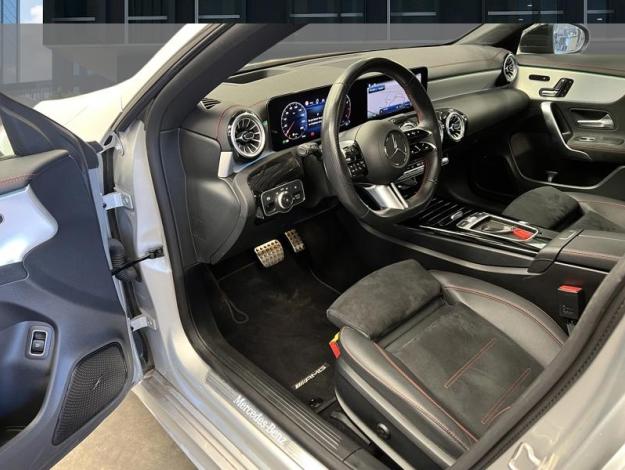 MERCEDES-BENZ CLA 180 Shooting Brake AMG Line Premium Plus 