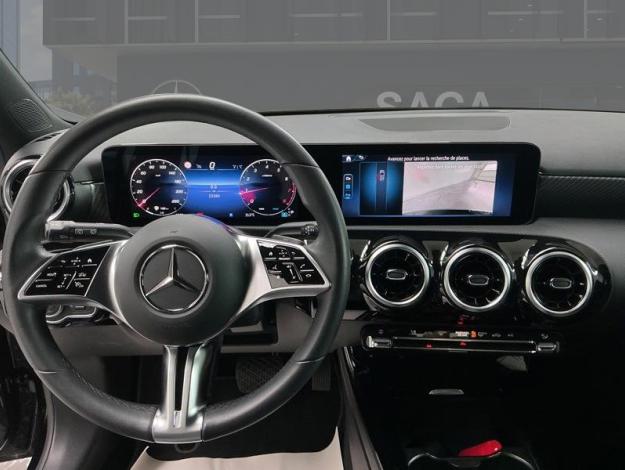 MERCEDES-BENZ A 180 Essential Line  
