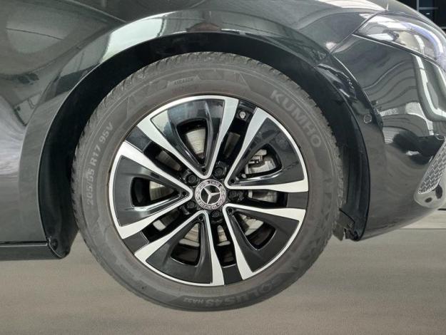 MERCEDES-BENZ A 180 Essential Line  
