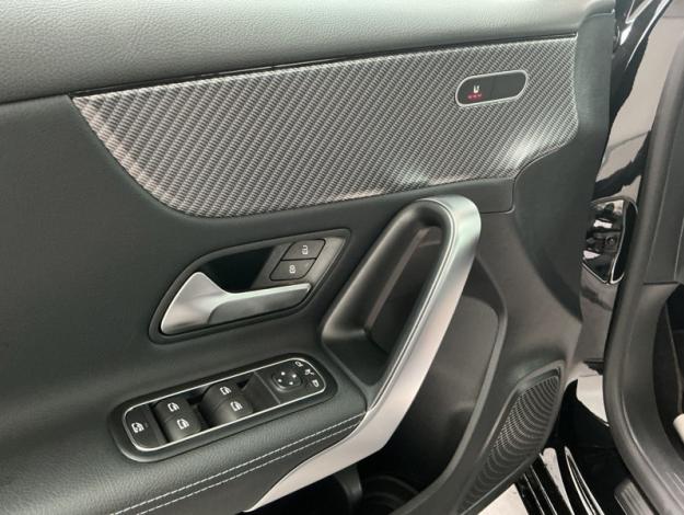 MERCEDES-BENZ A 180 Essential Line  
