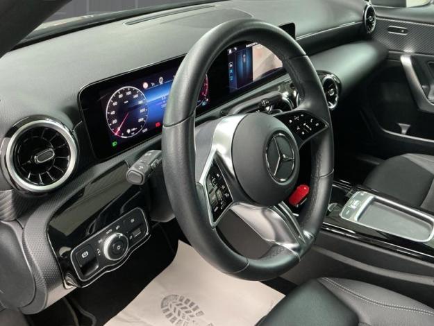 MERCEDES-BENZ A 180 Essential Line  