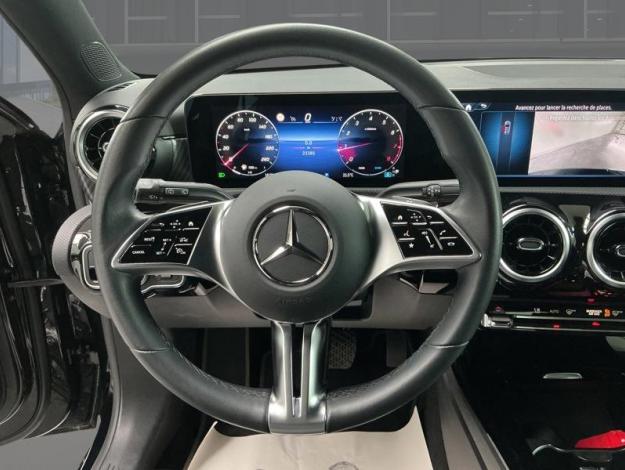 MERCEDES-BENZ A 180 Essential Line  