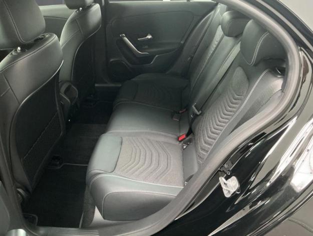 MERCEDES-BENZ A 180 Essential Line  