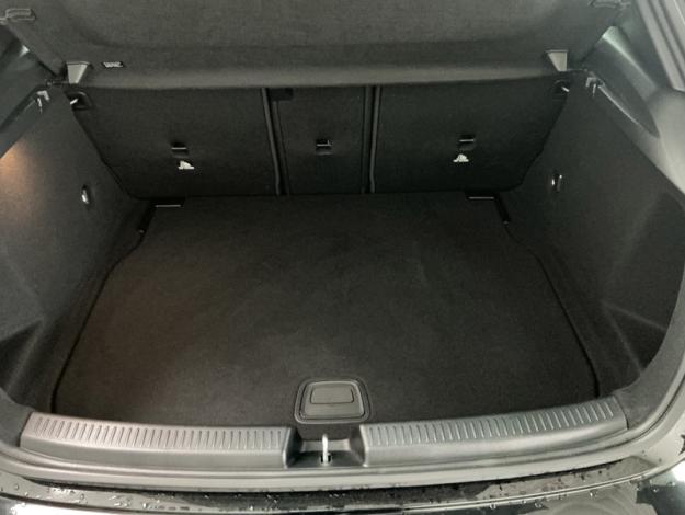 MERCEDES-BENZ A 180 Essential Line  