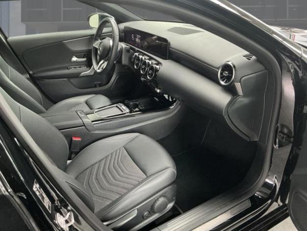 MERCEDES-BENZ A 180 Essential Line  