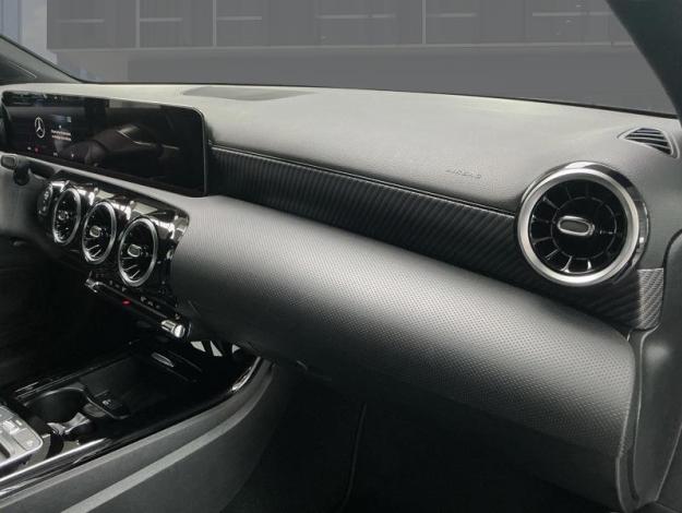MERCEDES-BENZ A 180 Essential Line  