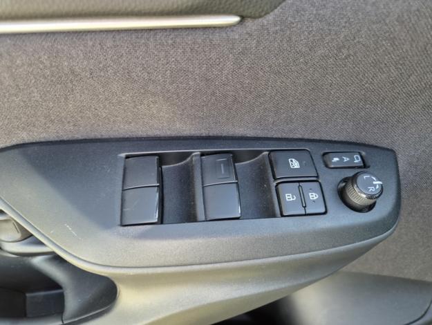 TOYOTA Yaris Cross 1.5 HYBRID 116H DESIGN Cargo   