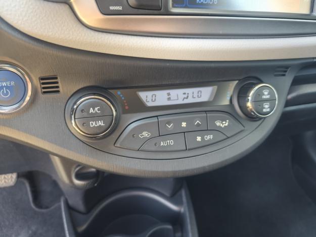 TOYOTA Yaris Hybrid 100h Dynamic  
