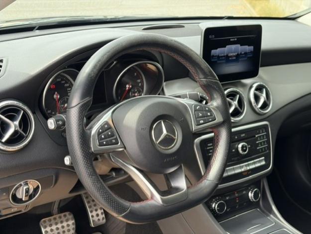 MERCEDES-BENZ CLA 200 d SB AMG Pack Night Toit Pano  