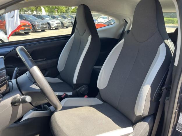 TOYOTA Aygo 69 x-play  