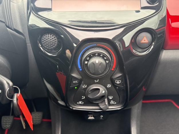 TOYOTA Aygo 69 VVT-i x-wave stop & start  