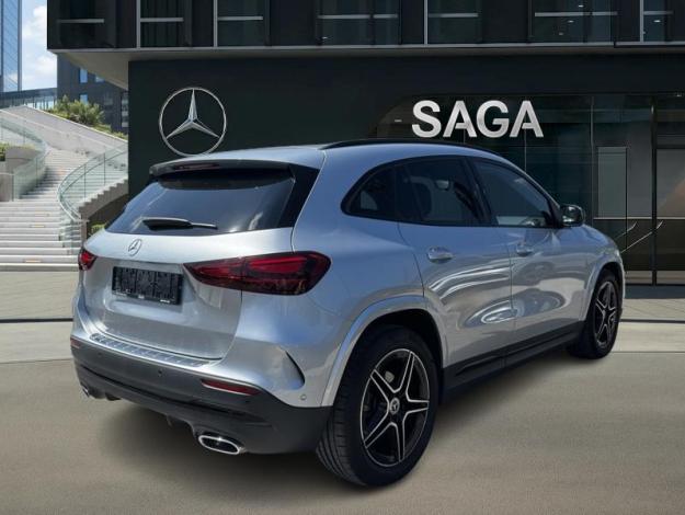 MERCEDES-BENZ GLA 180 AMG Line  