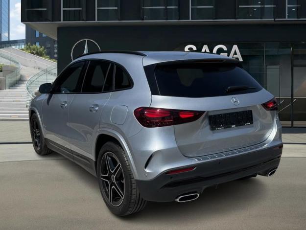 MERCEDES-BENZ GLA 180 AMG Line  