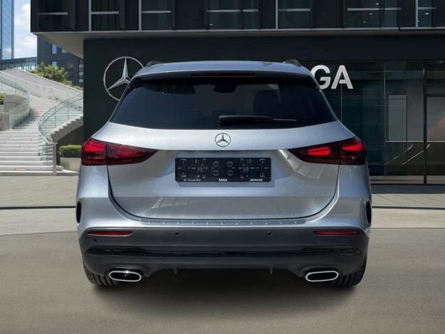 MERCEDES-BENZ GLA 180 AMG Line  