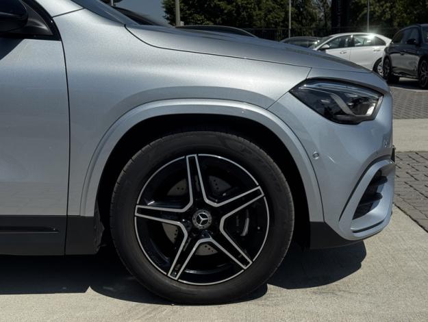 MERCEDES-BENZ GLA 180 AMG Line  