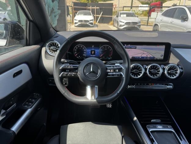 MERCEDES-BENZ GLA 180 AMG Line  