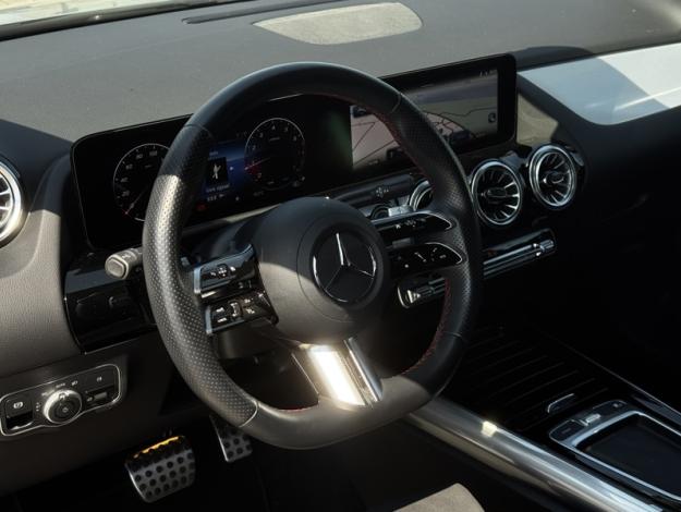 MERCEDES-BENZ GLA 180 AMG Line  