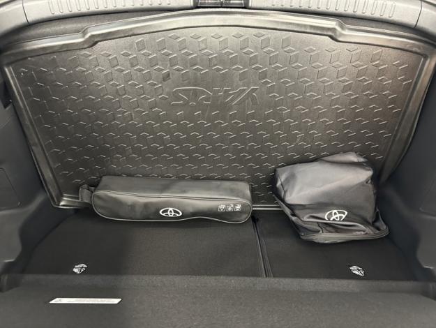 TOYOTA Yaris 116h Dynamic  