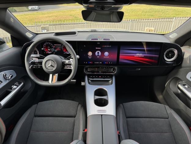 MERCEDES-BENZ CLA Shooting Brake 200 AMG Line   CLA Shooting Brake 200 AMG Line