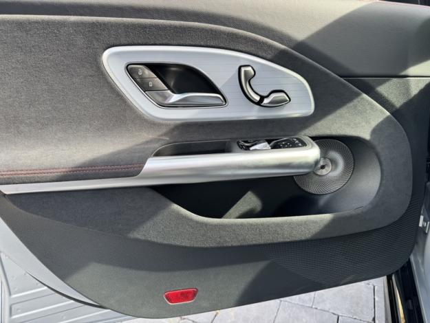 MERCEDES-BENZ CLA Shooting Brake 200 AMG Line   CLA Shooting Brake 200 AMG Line