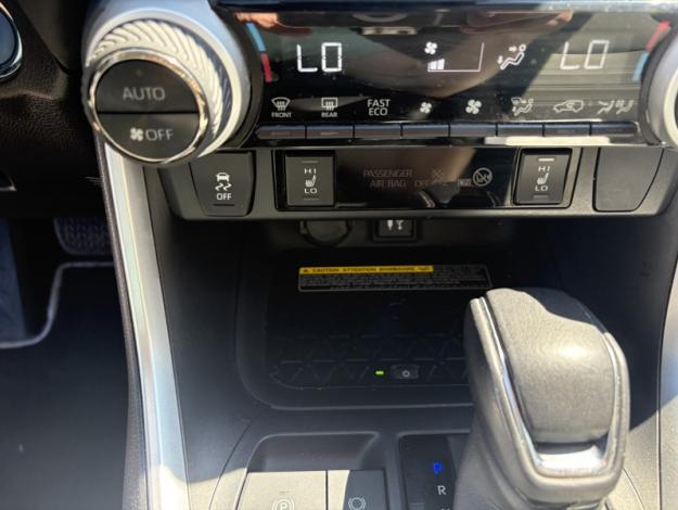 TOYOTA RAV4 2WD 218ch Lounge  